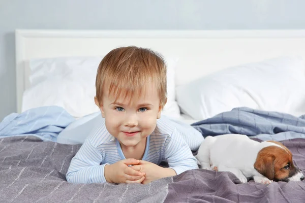 Pequeno menino bonito — Fotografia de Stock