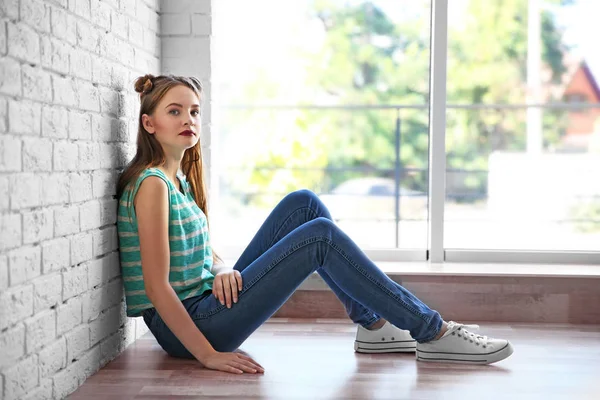 Retrato de chica alegre — Foto de Stock