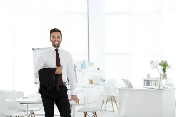 Hombre de negocios en la oficina moderna — Foto de Stock