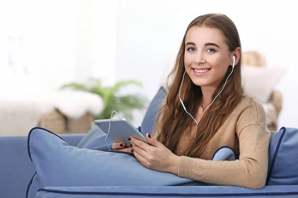 Bella ragazza adolescente — Foto Stock