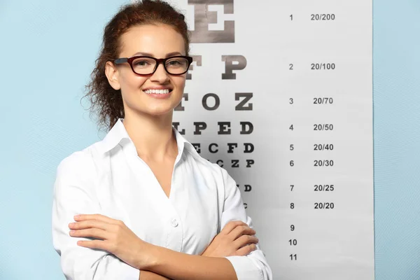 Mujer joven con gafas — Foto de Stock