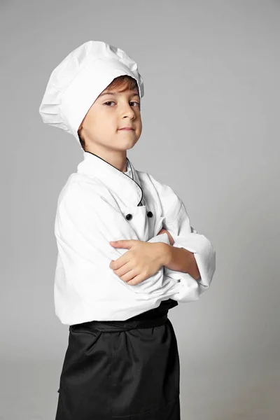 Garoto bonito em uniforme de chef — Fotografia de Stock