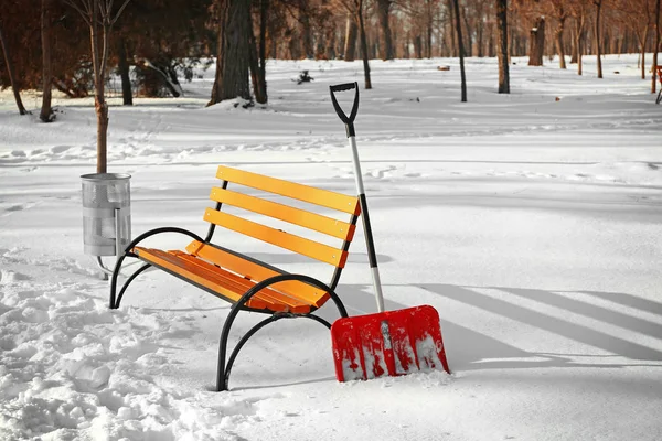Shovel for snow removal — Stock Photo, Image
