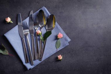 Gümüş arka plan üzerinde kümesi