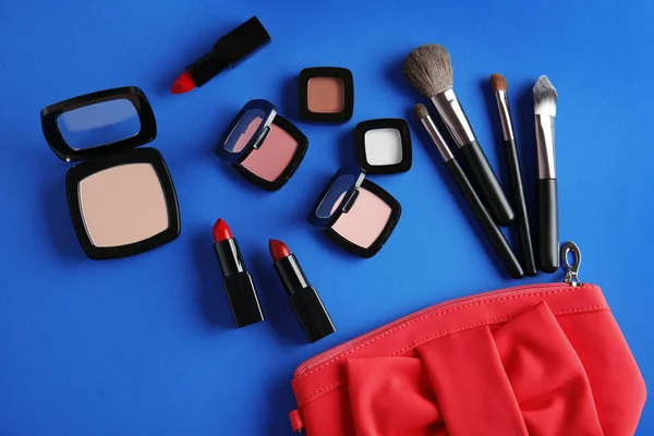Kosmetiktasche und Make-up-Produkte — Stockfoto