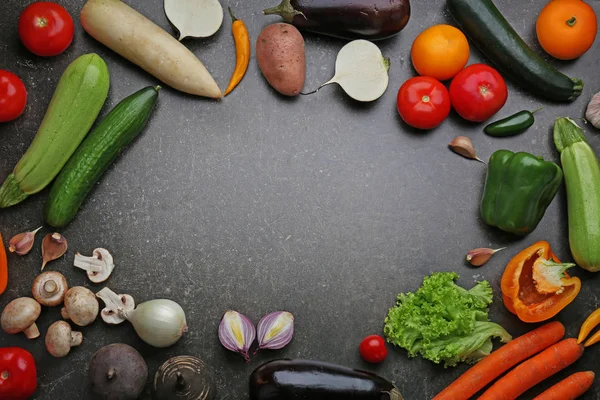 灰色背景的新鲜蔬菜 — 图库照片