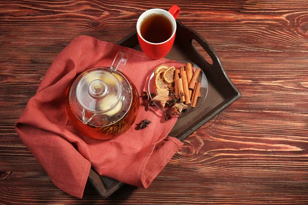 Tè caldo con ingredienti aromatici — Foto Stock