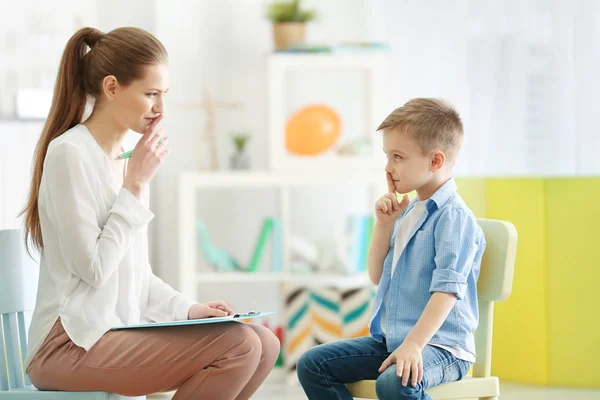 Jonge vrouwelijke psycholoog — Stockfoto