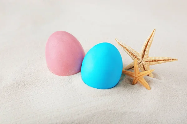 Huevos de Pascua con arena — Foto de Stock