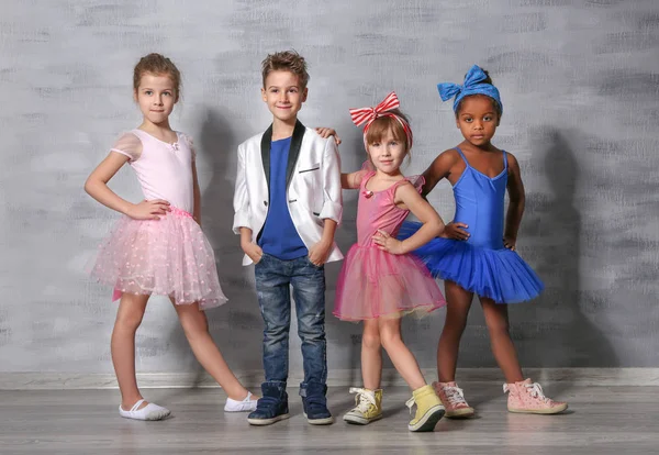 Bonito Crianças Engraçadas Estúdio Dança — Fotografia de Stock