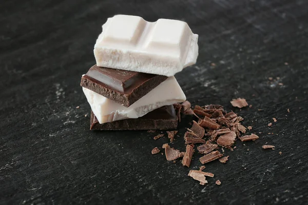 Zwarte en witte chocolade — Stockfoto