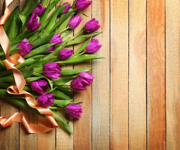 Belas tulipas no fundo — Fotografia de Stock