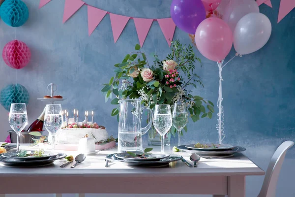 Diner Anniversaire Images Libres De Droit Photos De Diner Anniversaire Depositphotos