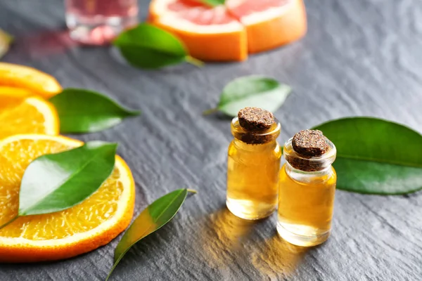 Aromaöl mit Zitrusfrüchten — Stockfoto