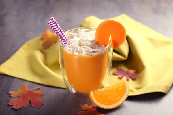 Glas frischer Kürbis-Smoothie — Stockfoto