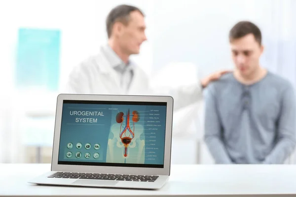 Ekran laptopa z wyników diagnostycznych urologii — Zdjęcie stockowe