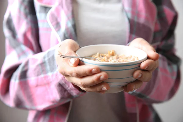 Woman holding bowl with breakfast — Stock Photo, Image