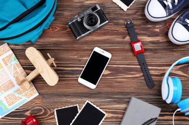 Seyahat için kıyafet aksesuarları 