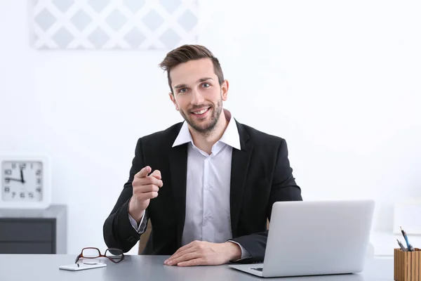 Gerente de Recursos Humanos realizando entrevista — Foto de Stock