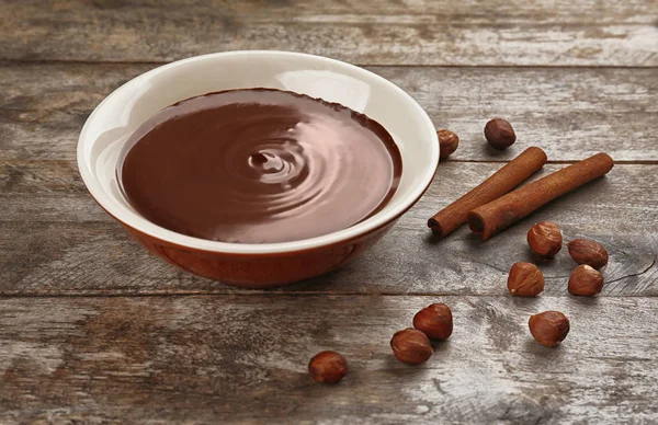 Kom met chocolademousse — Stockfoto