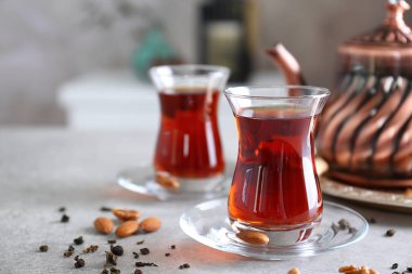 Geleneksel gözlük Türk çayı