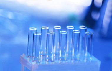 Test tüpleri üzerinde arka plan bulanık