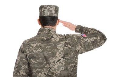 Kamuflaj saluting içinde asker 