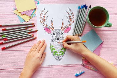 Anti stres resim boyama kadın