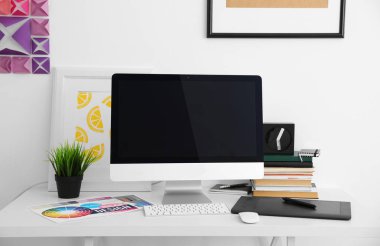 Modern tasarımcı çalışma alanı