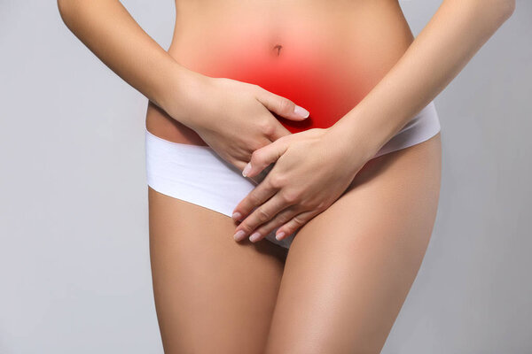 молодая женщина, страдающая от боли 