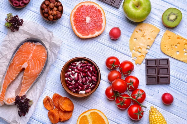 Diferentes alimentos saudáveis — Fotografia de Stock