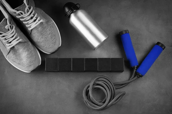 Sneakers, skipping rope and cubes — Stock Photo, Image