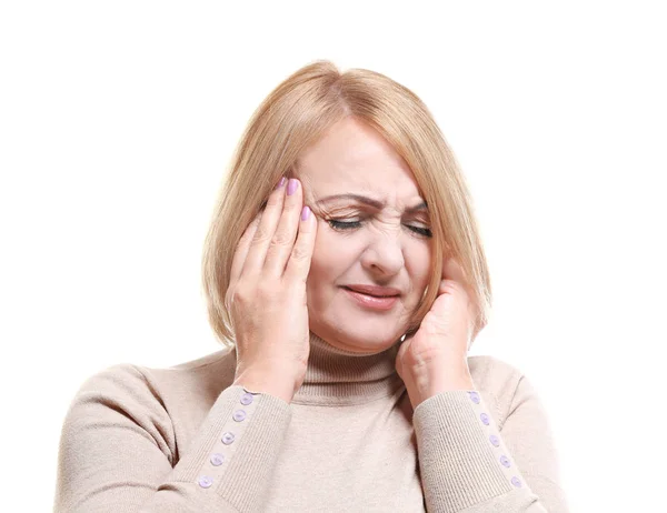 Seniorin leidet unter Kopfschmerzen — Stockfoto