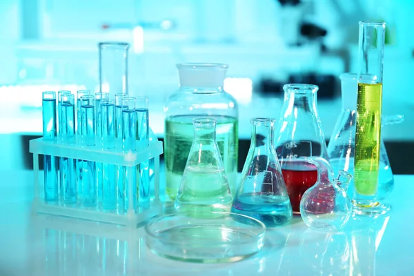 实验室用液体瓶 — 图库照片