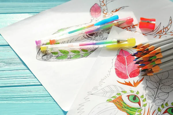 Colouring pictures with pencils and pens — Stock Photo, Image