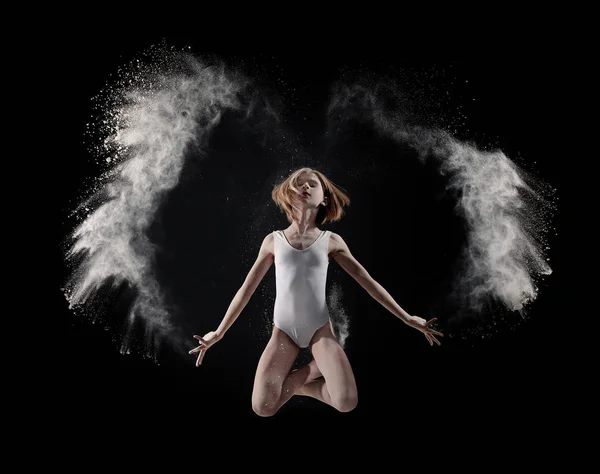 Menina dançando com pó branco — Fotografia de Stock