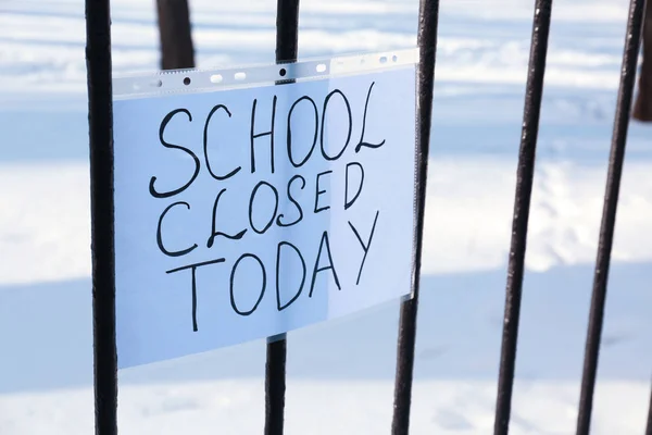 Escola fechado sinal — Fotografia de Stock