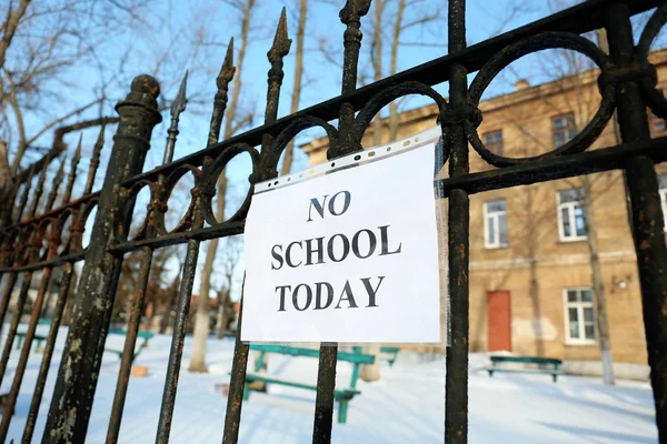 Skolan stängd tecken — Stockfoto