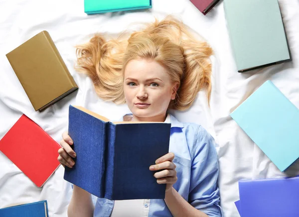 Beautiful girl reading book — Stock Photo, Image