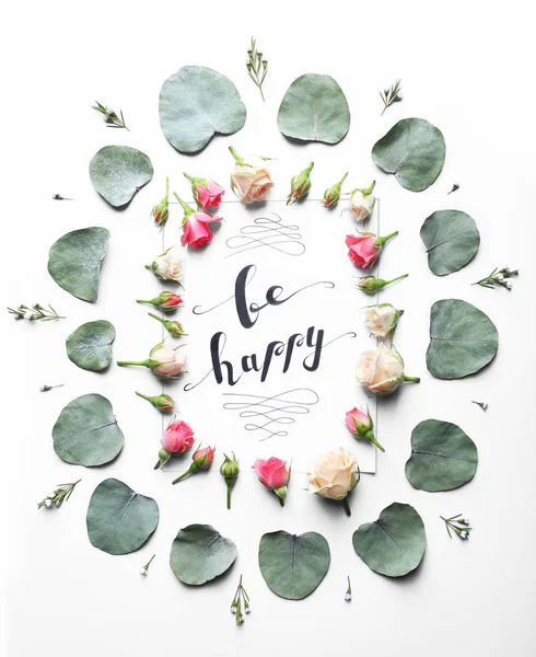 Yazıt kağıt çiçekler ile mutlu olmak — Stok fotoğraf