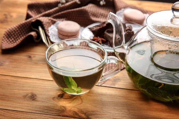 Taza de té de hierbas y dulces — Foto de Stock