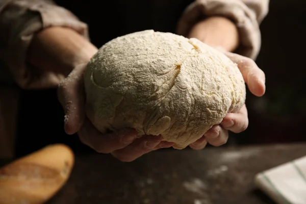 Adam ekmek — Stok fotoğraf