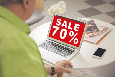 Satılık kavramı. Komuta sizde dizüstü bilgisayar kullanarak 