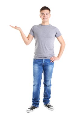 Yakışıklı genç adam. 