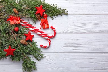 Yılbaşı süsleri ve şekerleme  