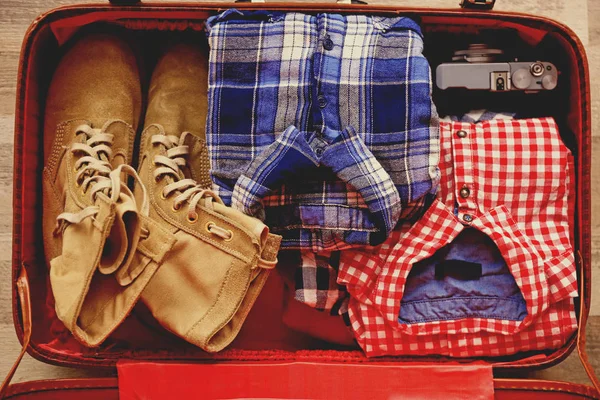 Packed suitcase with clothes — Stock Photo, Image