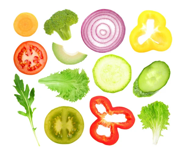 Rebanadas de verduras sobre fondo blanco — Foto de Stock