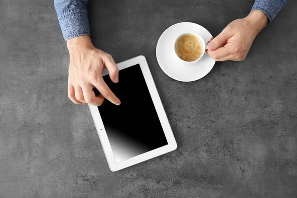 Hands of man with tablet — Stock Photo, Image