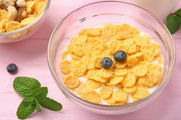 Välsmakande cornflakes med blåbär — Stockfoto