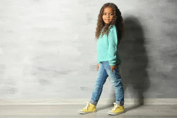 Sevimli küçük Afrikalı-Amerikalı kız — Stok fotoğraf